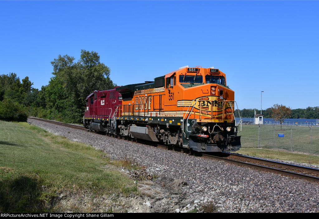 BNSF 551